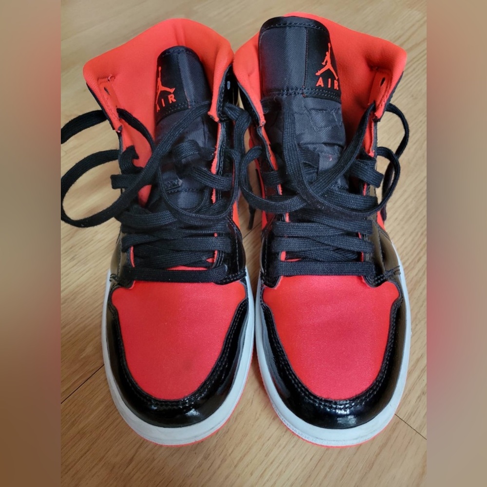 Air Jordan 1 Mid WMNS Hot Punch Black